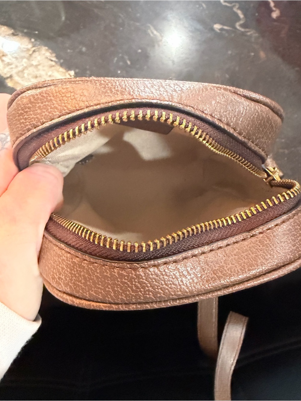 Gucci Beige Brown GG Supreme Crossbody with Green-Red Web - Picture 3 of 4